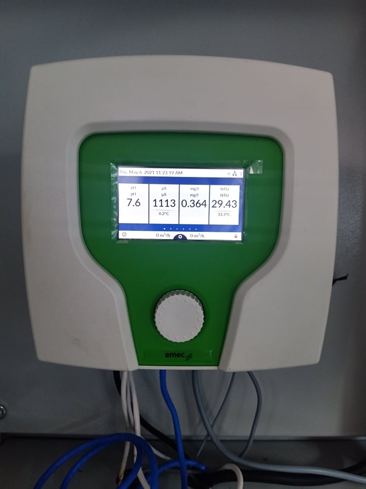 Máy đo pH/Clo/Conductivity/TDS/NTU/Nhiệt độ Centurio Pro hiệu Emec - Kết nối Wifi