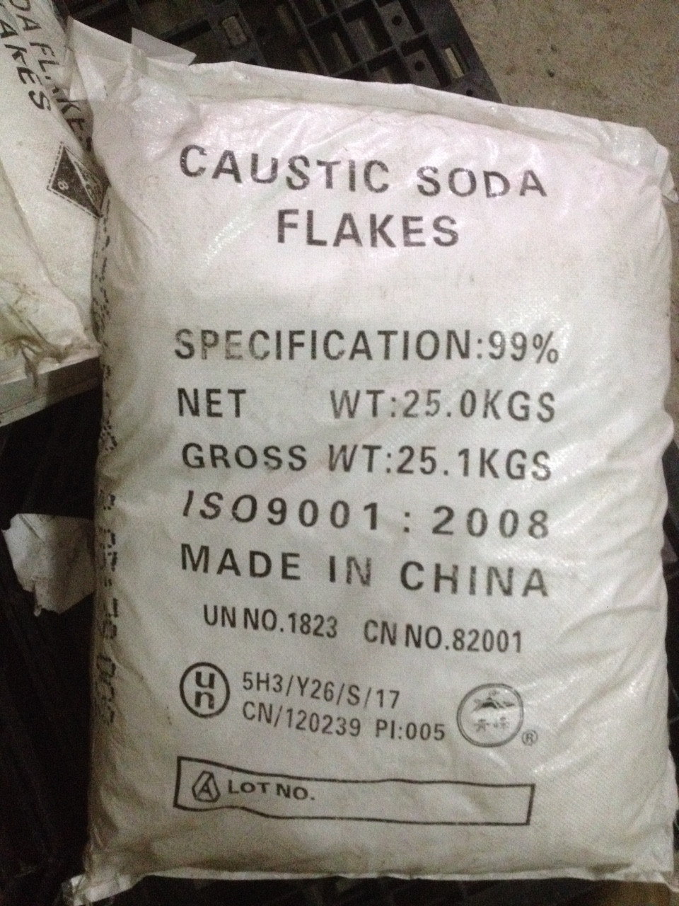 Caustic soda flake (xút vảy) NaOH 
