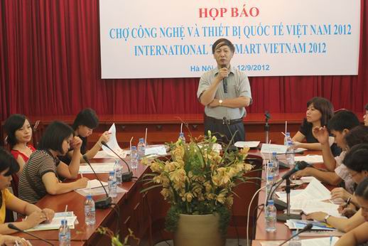 Họp báo về Chợ công nghệ và thiết bị quốc tế Việt Nam 2012